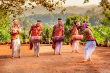 Spektakuläre Trommelklänge und Stammestänze